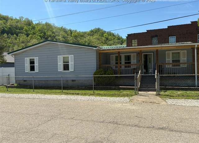 Property at 27 5th St W, Madison, WV 25130, 3 beds, 2.5 baths