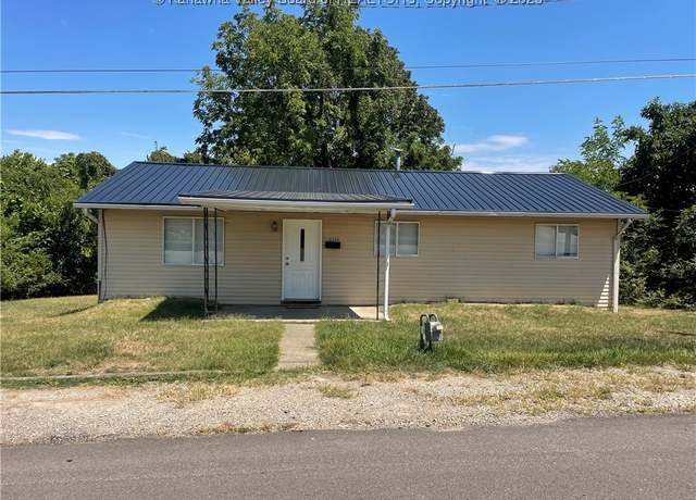 Property at 5314 Main Dr, South Charleston, WV 25309, 3 beds, 1 bath