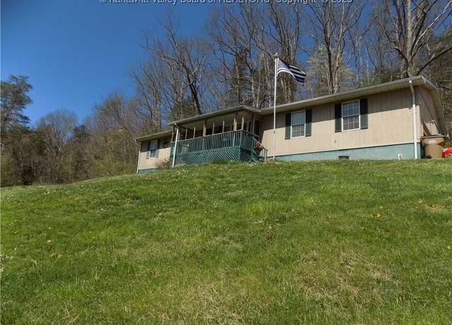 Property at 1062 Ferrell Rd, Saint Albans, WV 25177, 5 beds, 2 baths
