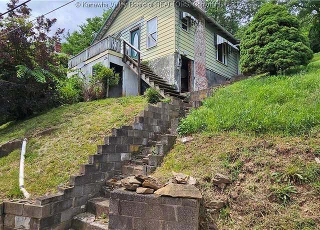 Property at 1214 Upper Vine Street St, Charleston, WV 25302, 2 beds, 1 bath