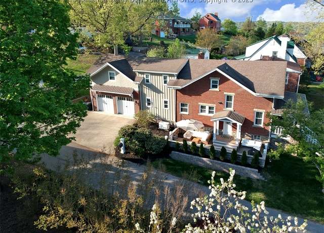 Property at 617 Fort Hill Dr, Charleston, WV 25314, 3 beds, 2.5 baths