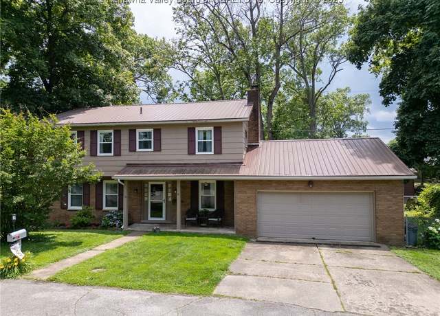 Property at 10 Pembrooke Ln, Huntington, WV 25705, 4 beds, 2.5 baths