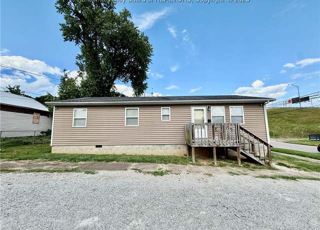 Property at 1648 Jefferson Ave, Huntington, WV 25704, 3 beds, 2 baths