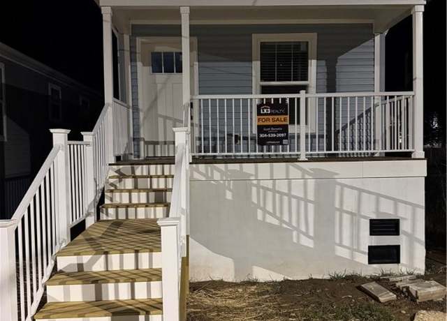 Property at 1514 2nd Ave, Charleston, WV 25302, 3 beds, 2 baths
