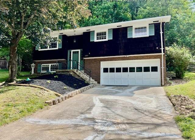 Property at 1507 Rockford Ct, Charleston, WV 25314, 3 beds, 2.5 baths