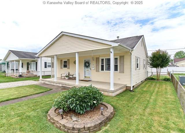 Property at 905 Dupont Ave, Nitro, WV 25143, 2 beds, 1.5 baths