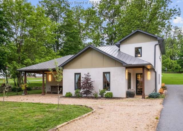 Property at 110 Ben Ellen Aly, Lewisburg, WV 24901, 2 beds, 2.5 baths