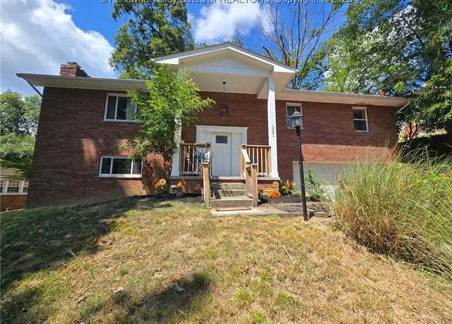 Property at 1001 Summit Dr, Charleston, WV 25302, 3 beds, 2.5 baths