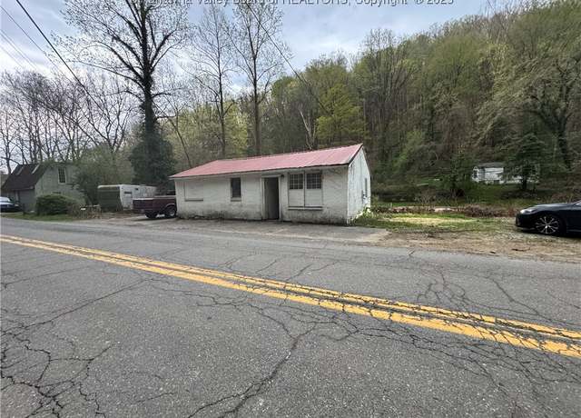 Property at 5806 Kanawha State Forest Dr, Charleston, WV 25314, 2 beds, 1 bath