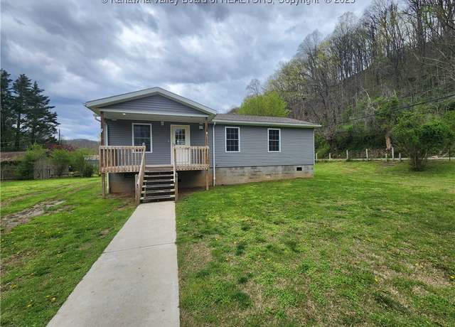 Property at 7 Wall St, Clendenin, WV 25045, 3 beds, 2 baths