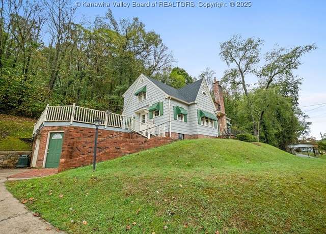 Property at 400 Kanawha Ave, Clendenin, WV 25045, 3 beds, 3 baths
