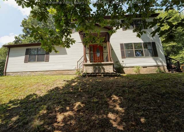 Property at 7 Monterey Ln, Charleston, WV 25313, 3 beds, 2.5 baths