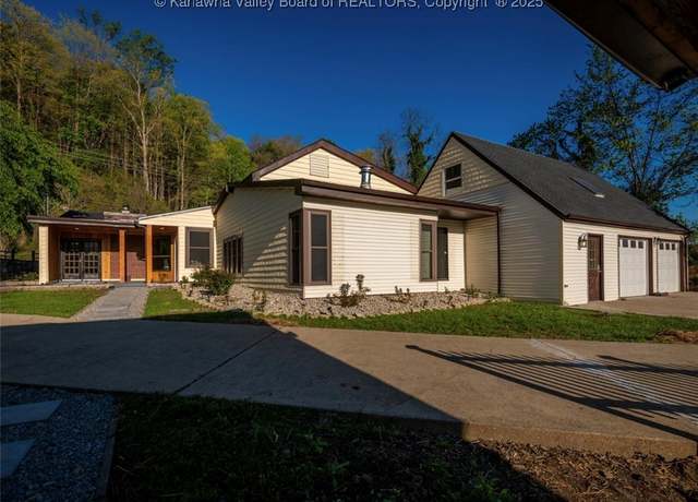 Property at 154 Strawberry Rd, Saint Albans, WV 25177, 4 beds, 3 baths