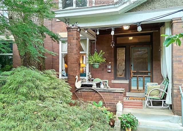 Property at 5 Arlington Ct, Charleston, WV 25301, 3 beds, 1.5 baths