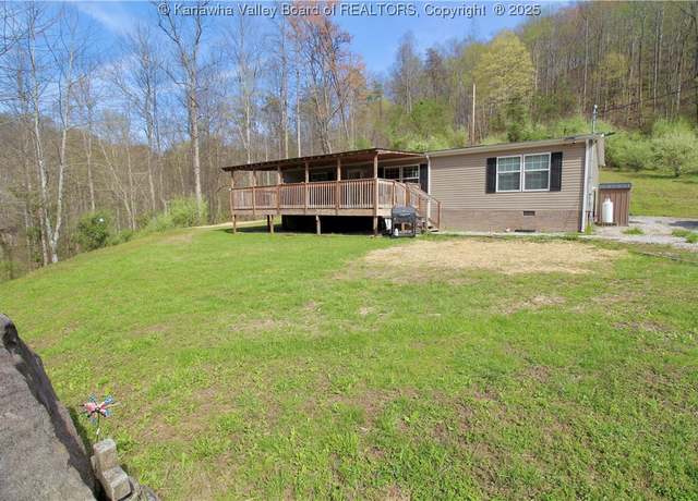 Property at 229 Turkey Pen Dr, Charleston, WV 25320, 3 beds, 2 baths