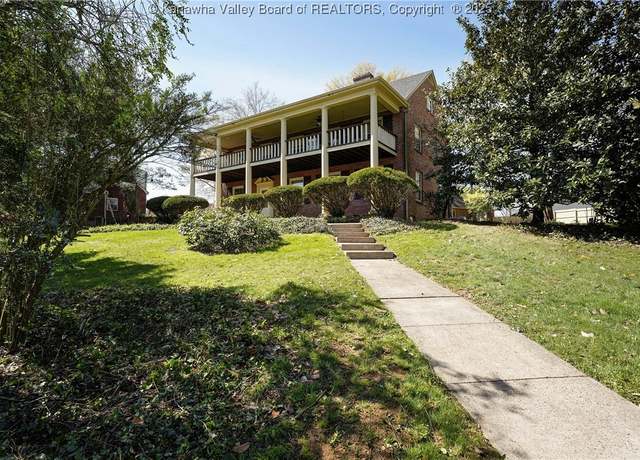 Property at 1055 Highland Dr, Saint Albans, WV 25177, 5 beds, 4 baths