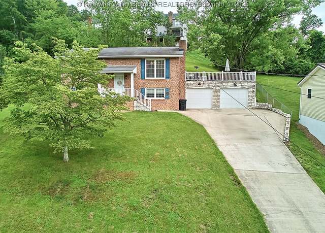 Property at 310 Crestview Dr, Charleston, WV 25302, 3 beds, 2.5 baths