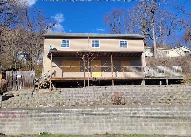 Property at 279 Hull Ave, Cedar Grove, WV 25039, 3 beds, 1 bath