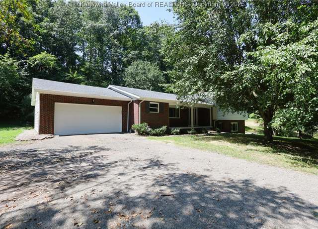 Property at 306 Lake Dr, Hurricane, WV 25526, 5 beds, 3 baths