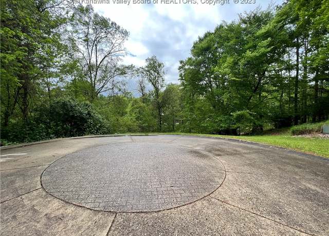 Property at 3 Squires Dr, Saint Albans, WV 25177