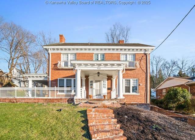 Property at 910 Edgewood Dr, Charleston, WV 25302, 4 beds, 4.5 baths