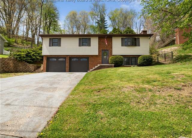 Property at 204 Orchard Pl, Charleston, WV 25302, 3 beds, 2.5 baths