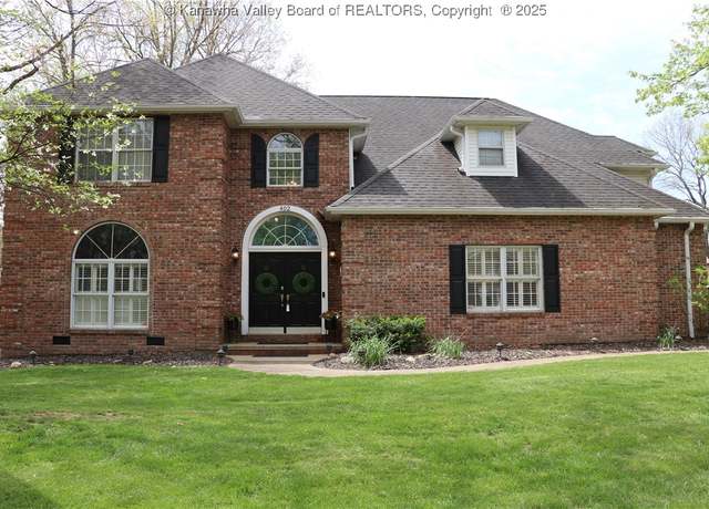 Property at 402 Edgewood Rd, Hurricane, WV 25526, 4 beds, 3.5 baths