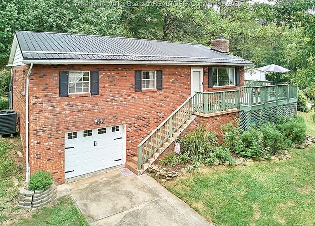 Property at 115 Mountaineer Ln, Charleston, WV 25312, 3 beds, 2 baths