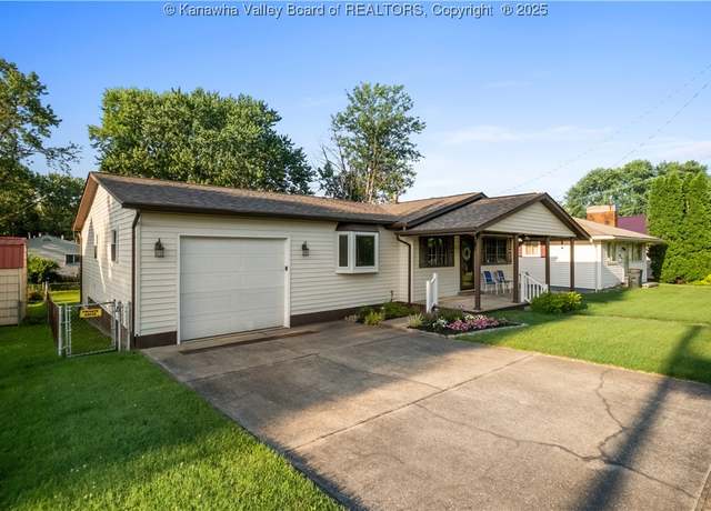 Property at 2250 Adams Ave, Saint Albans, WV 25177, 3 beds, 2 baths