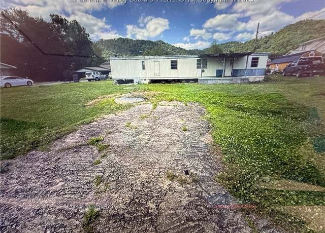 Property at 42 Iola Sq, Chapmanville, WV 25508