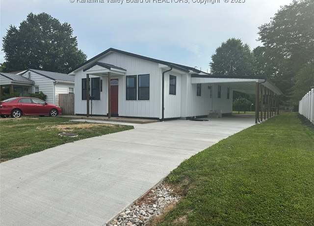 Property at 1112 Henrietta St, Ravenswood, WV 26164, 3 beds, 1 bath