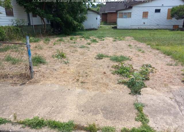 Property at 1049 1/2 Grant St, Charleston, WV 25302