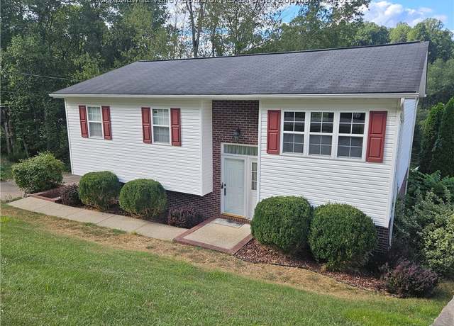 Property at 122 Phyllis Dr, Charleston, WV 25302, 3 beds, 2.5 baths