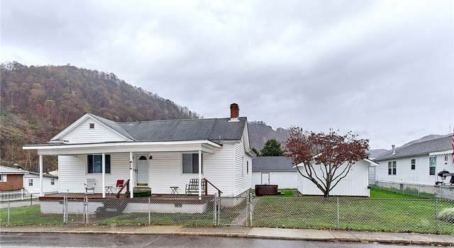 Photo of 123 Walnut St, East Bank, WV 25067