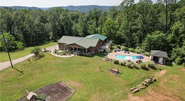 Photo of 1598 Reed Dr, Sissonville, WV 25320
