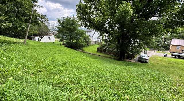 Photo of 3516 Washington St W, Charleston, WV 25387