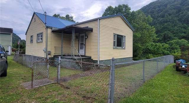 Photo of 94 1/2 Kanawha Ave Ave, Smithers, WV 25186