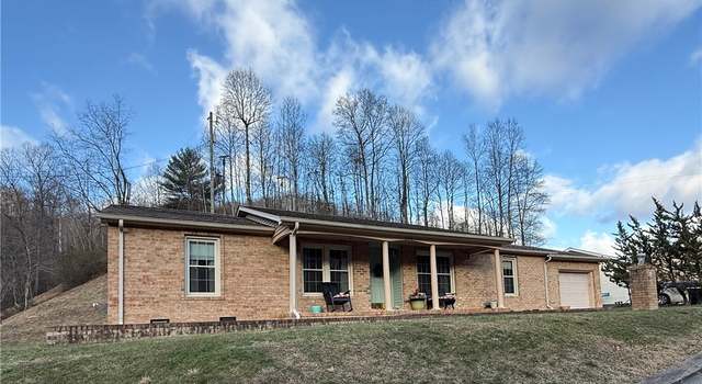 Photo of 39 Elmhurst Dr, Logan, WV 25601