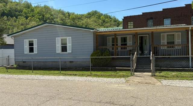 Photo of 27 5th St W, Madison, WV 25130