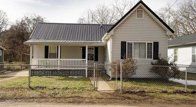 Photo of 206 Luke St, Hugheston, WV 25110