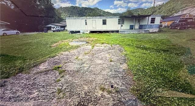 Photo of 42 Iola Sq, Chapmanville, WV 25508