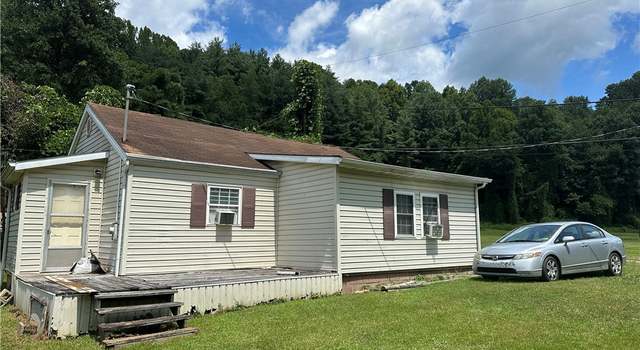 Photo of 55 Arrowhead Ln, Ashford, WV 25009
