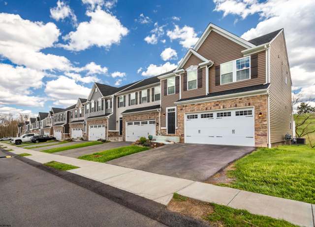 Property at 220 Stonehurst Dr, Morgantown, WV 26501, 3 beds, 3.5 baths