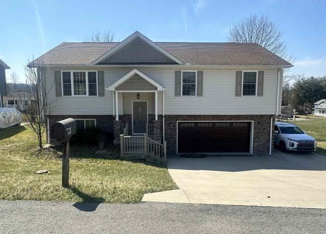 Property at 2320 Locust Dr, Fairmont, WV 26554, 4 beds, 3 baths