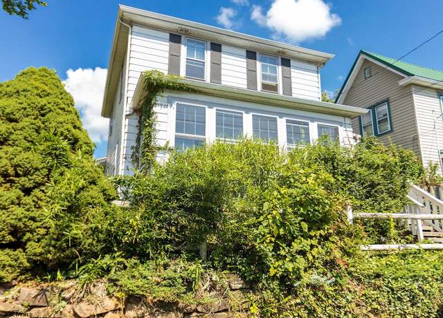 Property at 724 Madison Ave, Morgantown, WV 26501, 3 beds, 1.5 baths
