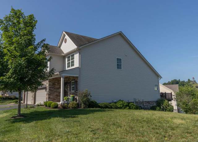 Property at 211 Berkshire Cir, Bridgeport, WV 26330, 4 beds, 3 baths