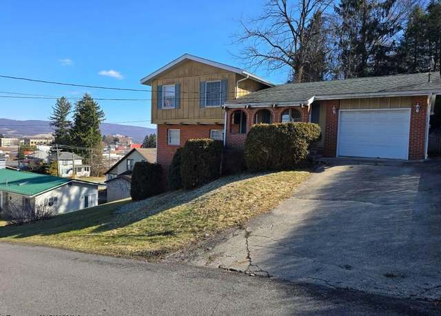 Property at 103 Highland Dr, Kingwood, WV 26537, 3 beds, 1.5 baths