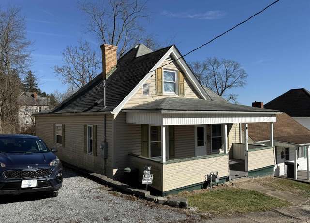 Property at 1109 Fourth St, Fairmont, WV 26554, 3 beds, 1 bath