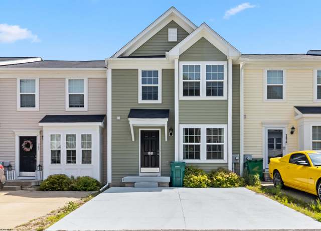 Property at 305 Kingsbury Ct, Fairmont, WV 26554, 3 beds, 3.5 baths
