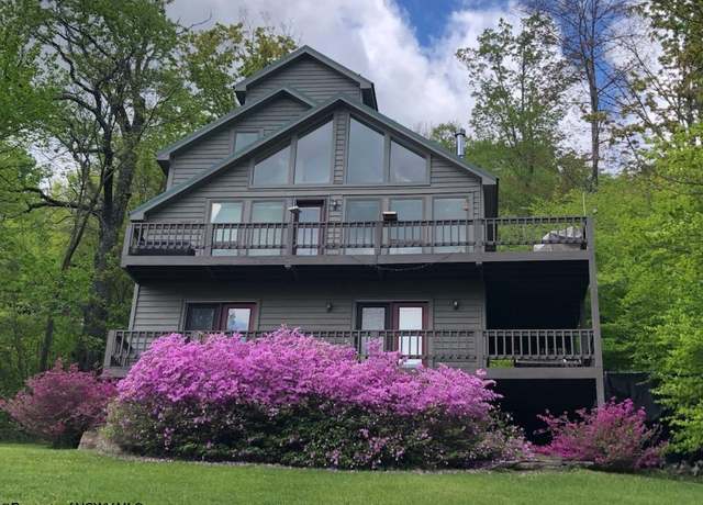 Property at 29 Green Ln, Davis, WV 26260, 3 beds, 2.5 baths
